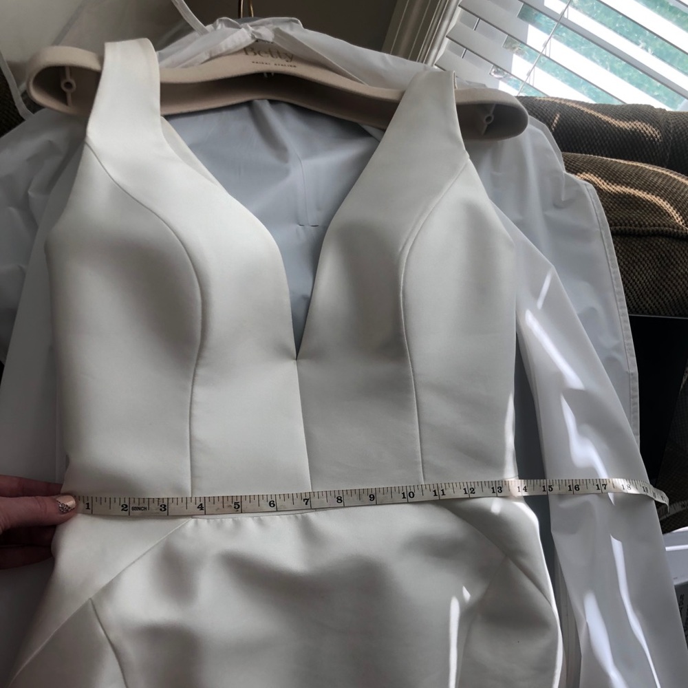 Carolina Herrera Lyla Bow Back Trumpet Mikado Gown - Picture 5 of 9